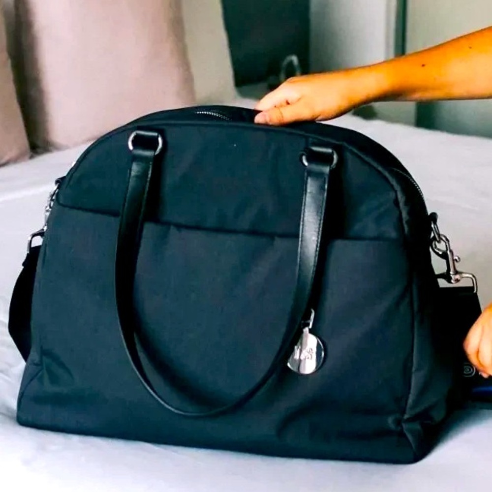 NWOT Lo & Sons ‘OMG’ Bag